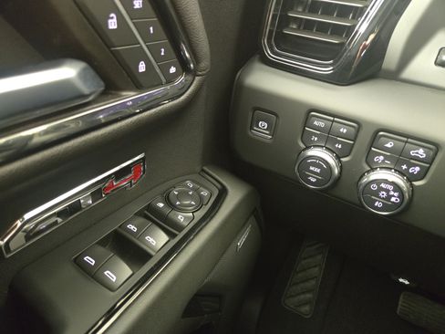 Certified 2024 GMC Sierra 1500 AT4 w/ Technology Package AWD/4WD image 28