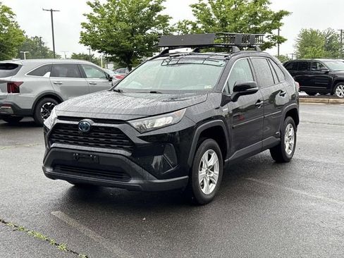 Used 2021 Toyota RAV4 LE AWD/4WD image 5