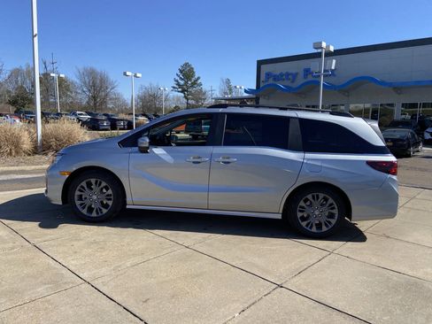 New 2026 Honda Odyssey Touring image 6