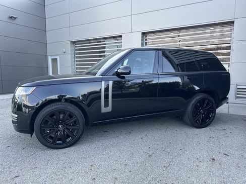 Certified 2025 Land Rover Range Rover SE AWD/4WD image 3