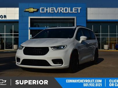 Used 2021 Chrysler Pacifica Touring-L w/ Uconnect Theater Family Group