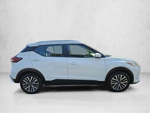 Used 2021 Nissan Kicks SV FWD image 4