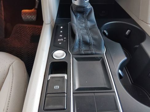 Used 2019 Volkswagen Atlas SE FWD image 24