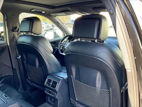 Used 2018 Audi SQ5 Premium Plus w/ Navigation Package image 21