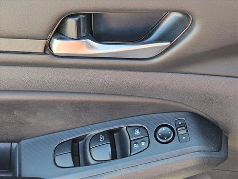 Used 2025 Nissan Altima 2.5 SV FWD image 11