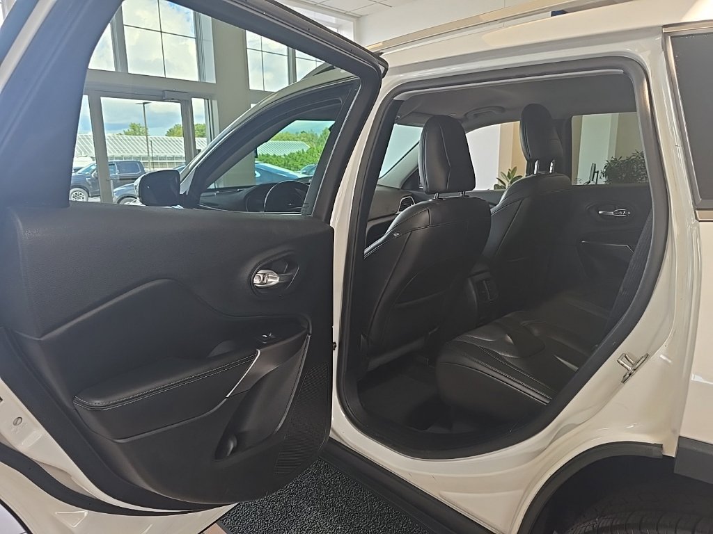 Used 2019 Jeep Cherokee Limited AWD/4WD image 28