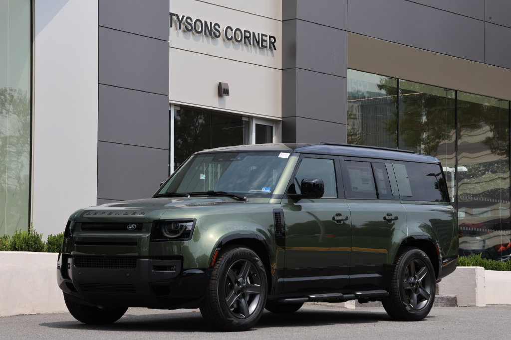 New 2026 Land Rover Defender 130 X-Dynamic SE AWD/4WD image 1