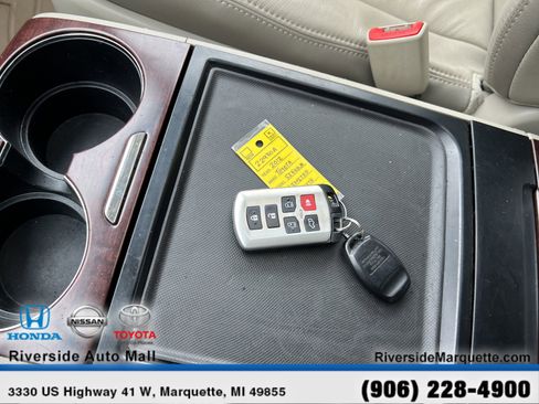 Used 2012 Toyota Sienna Limited w/ Premium Pkg image 30