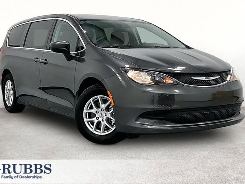 Used 2021 Chrysler Voyager LX FWD image 1