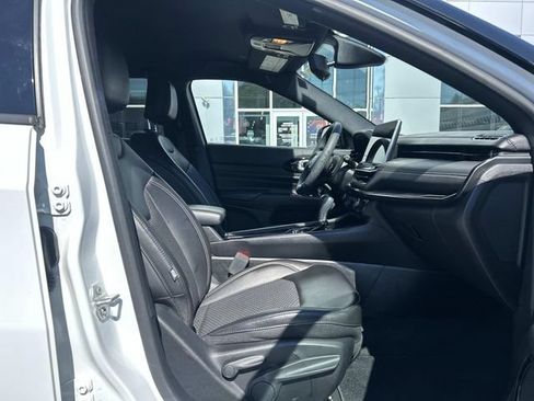 Used 2023 Jeep Compass Latitude AWD/4WD image 17