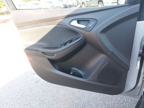 Used 2016 Ford Focus SE w/ Reverse Sensing Package FWD image 27