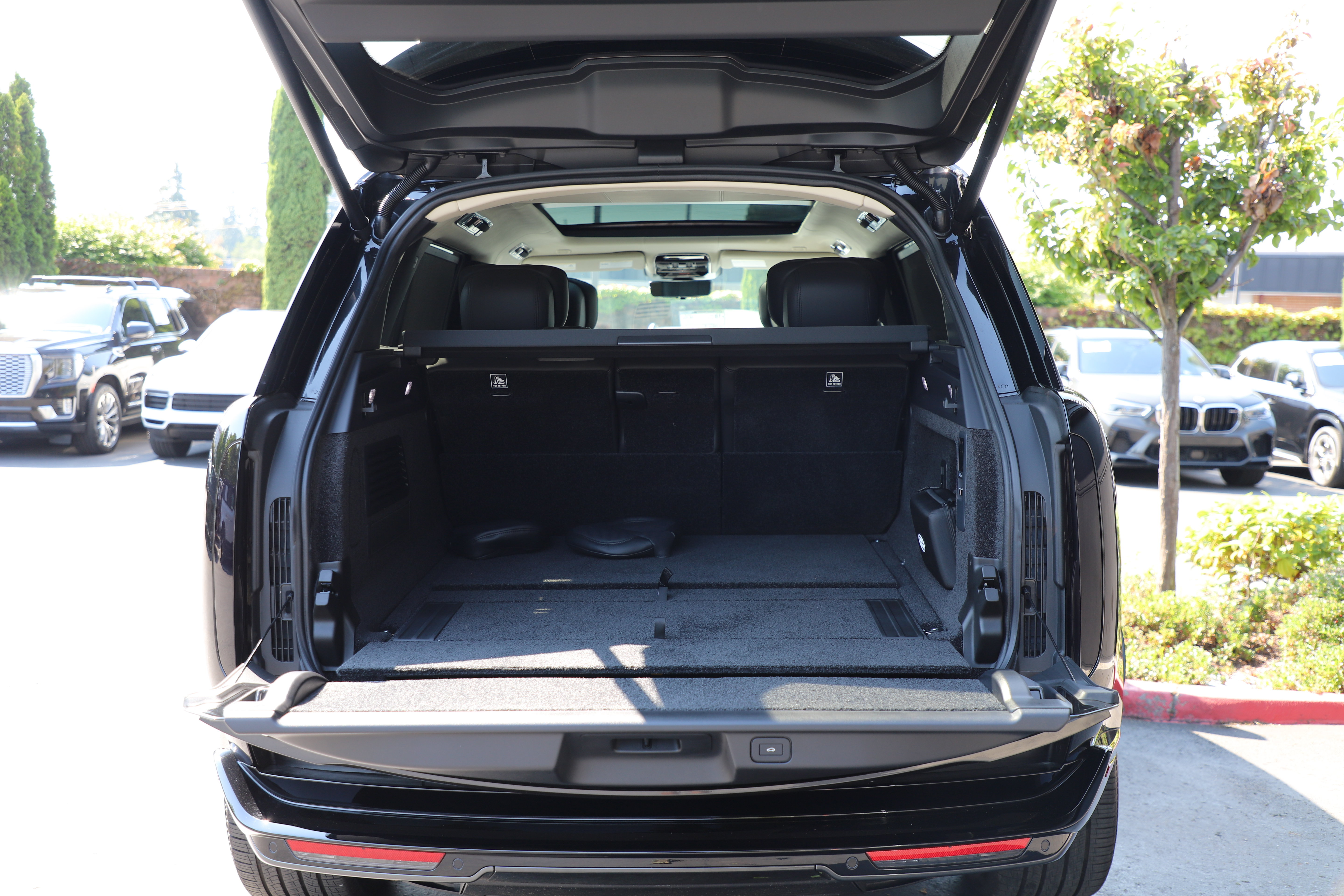 New 2026 Land Rover Range Rover Long Wheelbase Autobiography AWD/4WD image 13