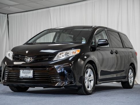 Used 2020 Toyota Sienna L image 3