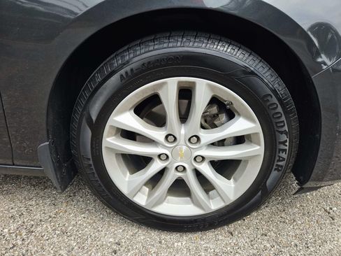 Used 2017 Chevrolet Malibu LT FWD image 16