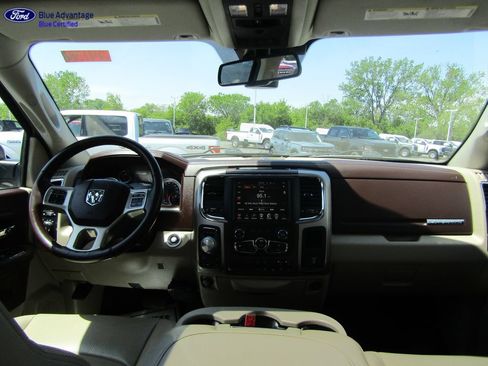 Used 2017 RAM 1500 Laramie w/ Convenience Group AWD/4WD image 5