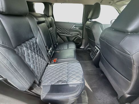 Used 2024 Mitsubishi Outlander SEL FWD image 29