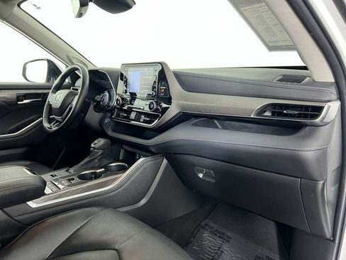 Used 2022 Toyota Highlander Limited image 30