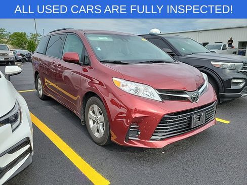 Used 2018 Toyota Sienna LE FWD image 1