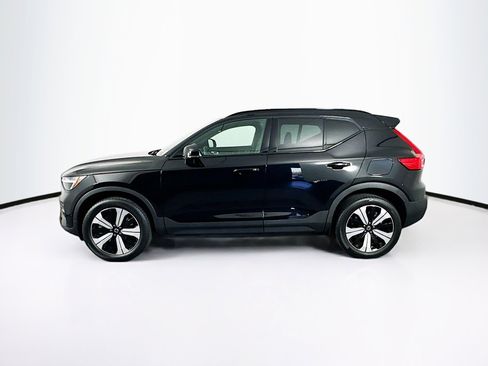 Used 2023 Volvo XC40 Recharge Plus image 4