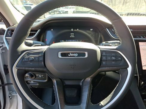 Certified 2023 Jeep Grand Cherokee L Limited AWD/4WD image 22
