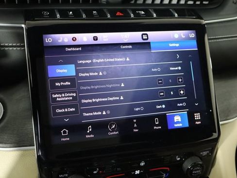 Used 2023 Jeep Grand Cherokee L Limited AWD/4WD image 34
