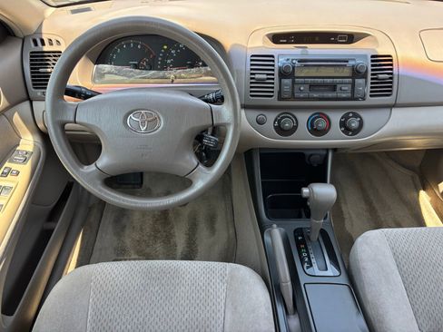 Used 2004 Toyota Camry LE FWD image 19