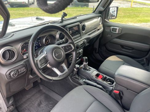 Used 2021 Jeep Gladiator Overland AWD/4WD image 10