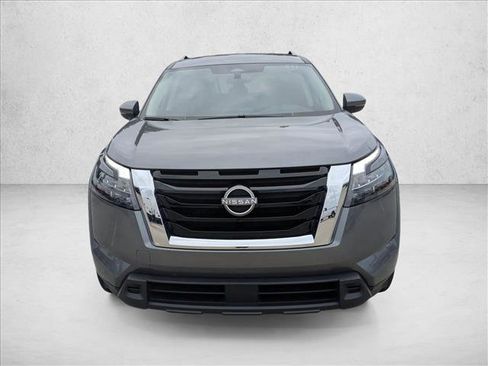 Used 2025 Nissan Pathfinder SV FWD image 2