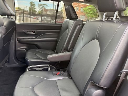 Used 2025 Toyota Grand Highlander AWD image 31