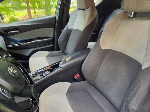 Used 2019 Toyota C-HR XLE FWD image 16