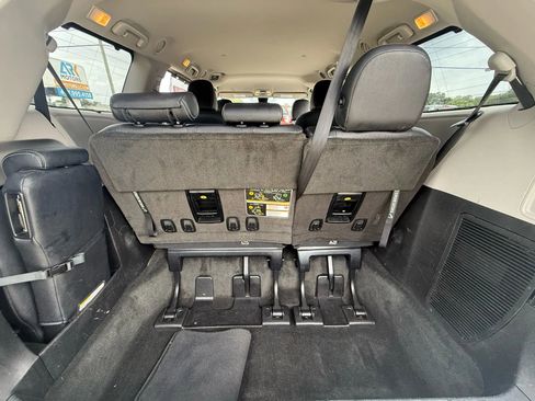 Used 2019 Toyota Sienna SE image 13