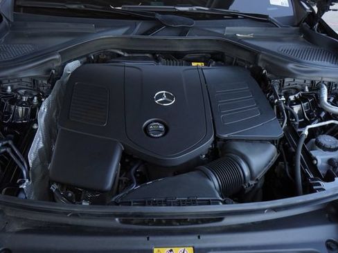 Used 2024 Mercedes-Benz GLC 300 4MATIC image 32