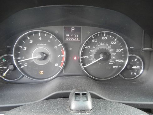 Used 2011 Subaru Outback 2.5i Premium w/ All-Weather Pkg AWD/4WD image 3