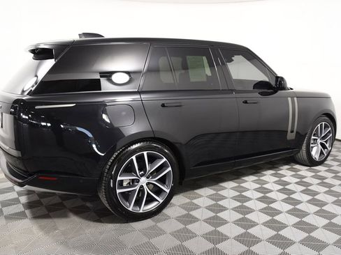 Certified 2025 Land Rover Range Rover SE image 7