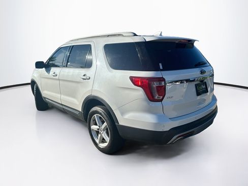 Used 2016 Ford Explorer XLT w/ Equipment Group 202A AWD/4WD image 5