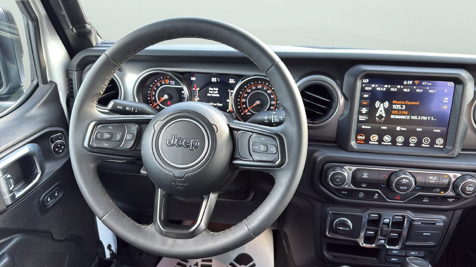 Used 2023 Jeep Gladiator Sport AWD/4WD image 10