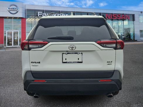 Used 2020 Toyota RAV4 XLE Premium image 5
