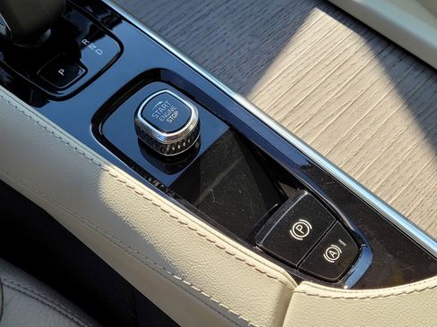 Certified 2023 Volvo XC90 T8 Plus w/ Protection Package Premier image 27