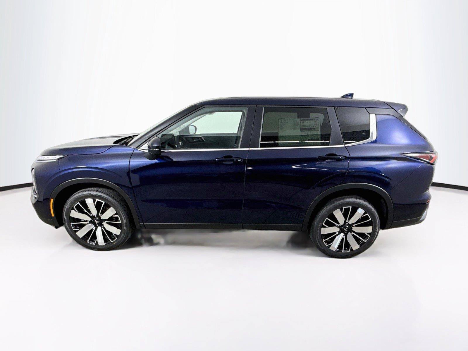New 2026 Mitsubishi Outlander SE FWD image 2