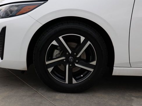 Used 2024 Nissan Sentra SV FWD image 11