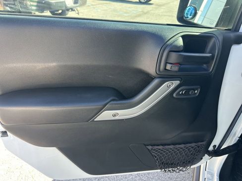 Used 2017 Jeep Wrangler 75th Anniversary image 12