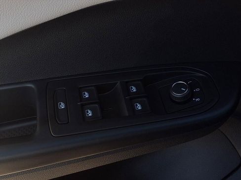 Certified 2025 Volkswagen Taos S image 19