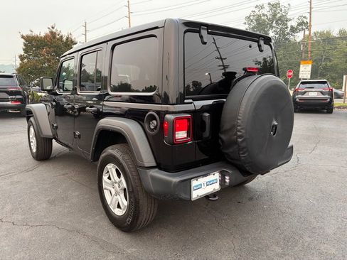 Used 2022 Jeep Wrangler Unlimited Sport w/ Sun And Sound Package AWD/4WD image 5