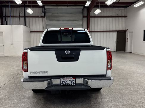 Used 2019 Nissan Frontier SV image 17
