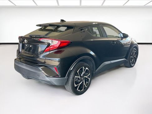 Used 2019 Toyota C-HR XLE FWD image 4