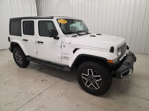 Used 2024 Jeep Wrangler Unlimited Sahara w/ Technology Group AWD/4WD image 7