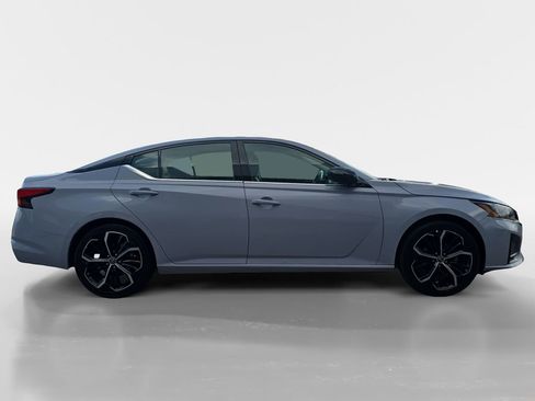 Used 2024 Nissan Altima 2.5 SR image 6
