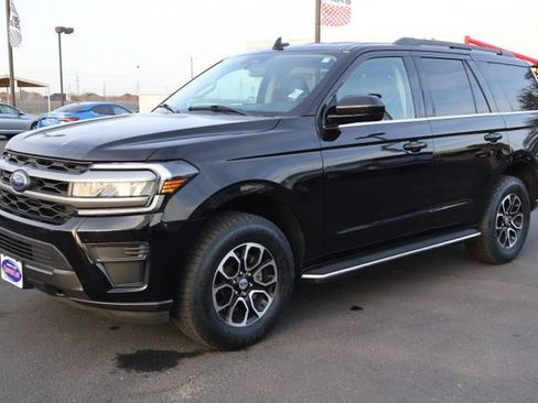 Certified 2023 Ford Expedition XLT image 10