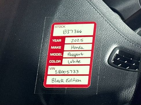 Used 2025 Honda Passport Black Edition image 26