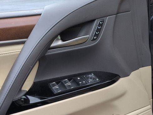 Used 2017 Lexus LX 570 4WD w/ Luxury Package image 15